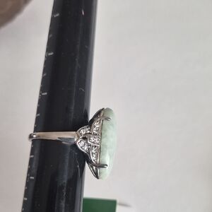 NATURAL JADE OVAL Elegant Silver and Green Gemstone Ring